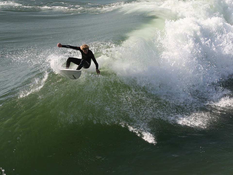 Surfen in Kalifornien im Ozean